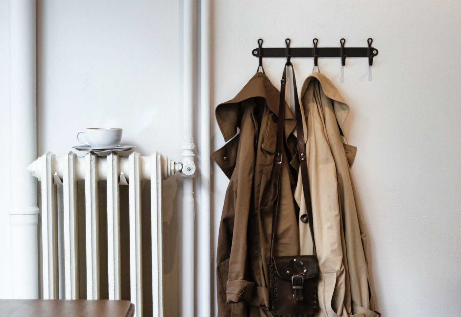 Zidna ploča s klinovima za odjeću (Clothes peg board): Vodič za odabir i organizaciju prostora