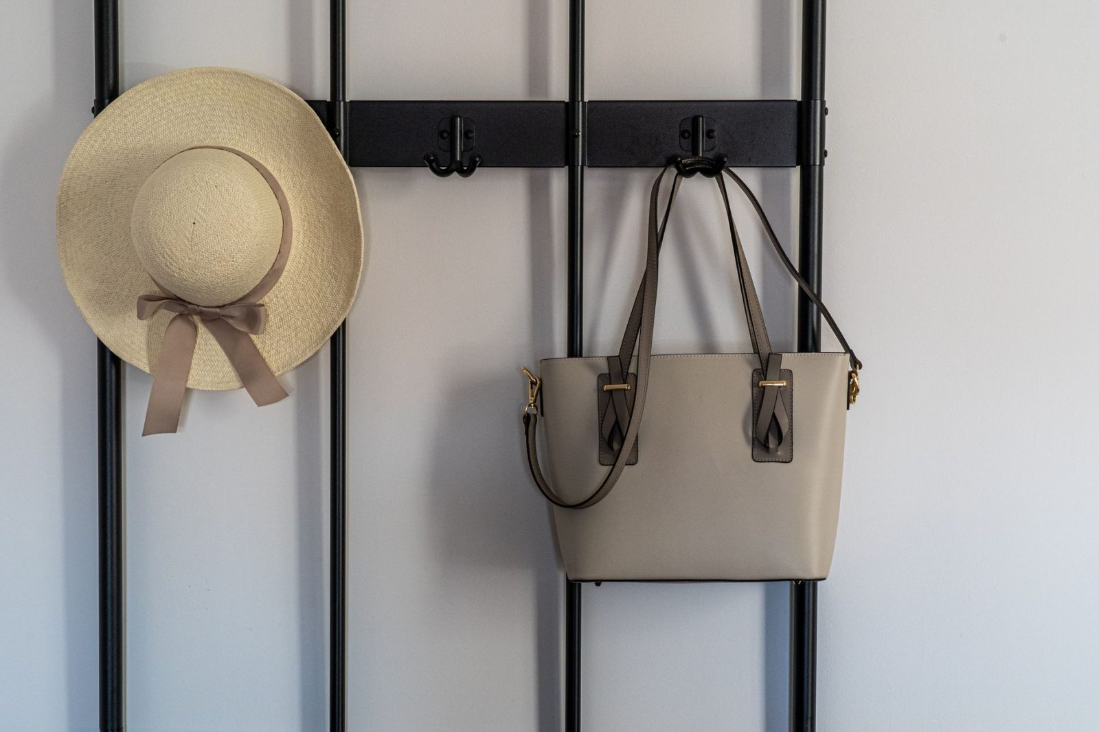 IKEA perforirane ploče (pegboards): Vodič za zidnu organizaciju