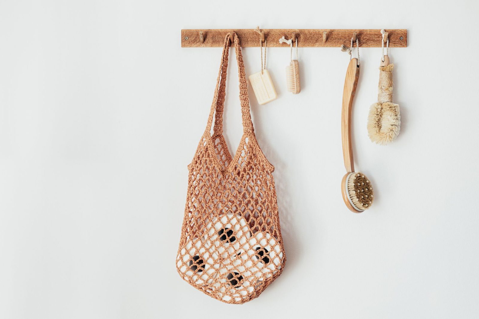 Plastična perforirana ploča (pegboard): Vodič za organizaciju prostora
